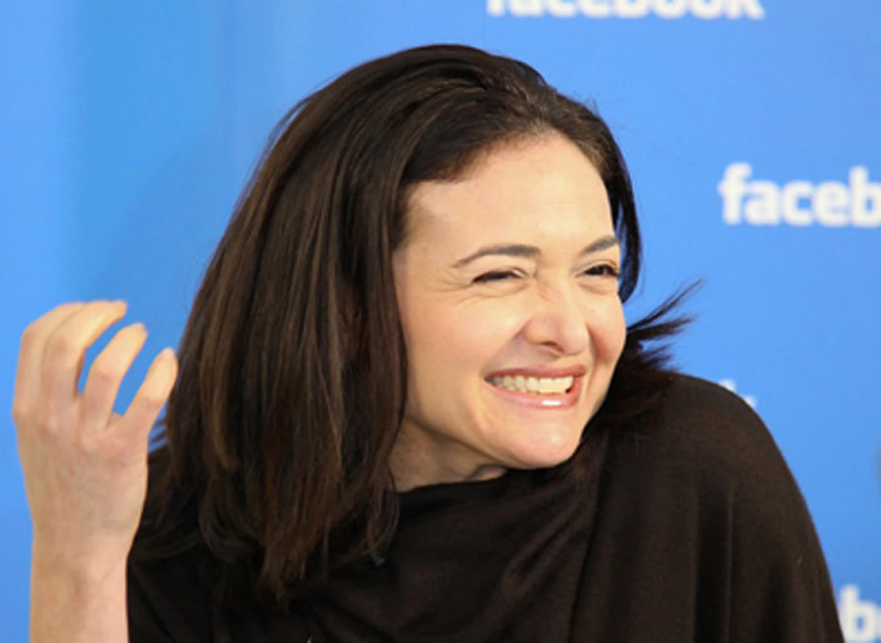 Sheryl Sandberg se convierte en la primera mujer del directorio de Facebook
