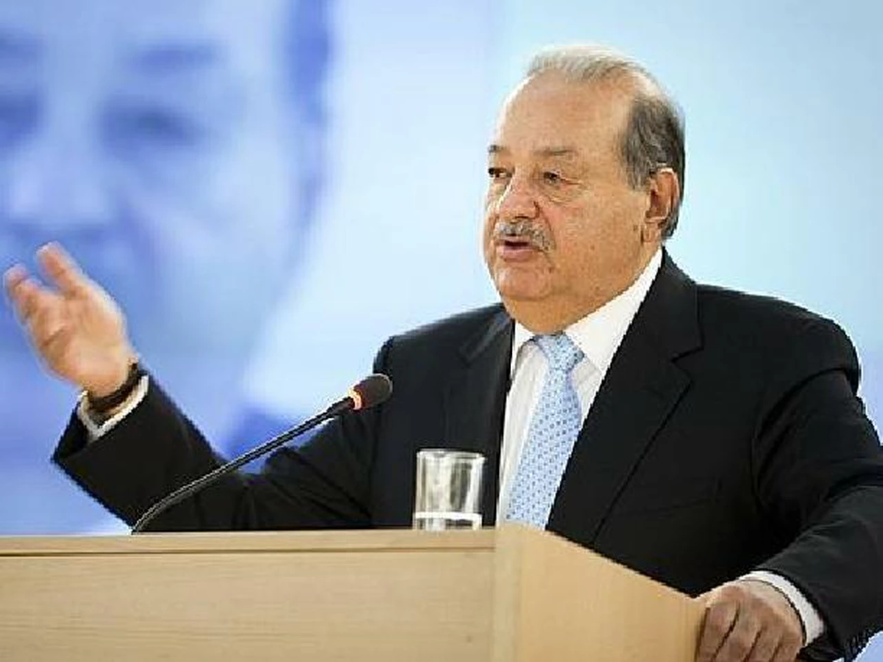 Carlos Slim propone "que la gente trabaje tres dí­as de 11 horas"
