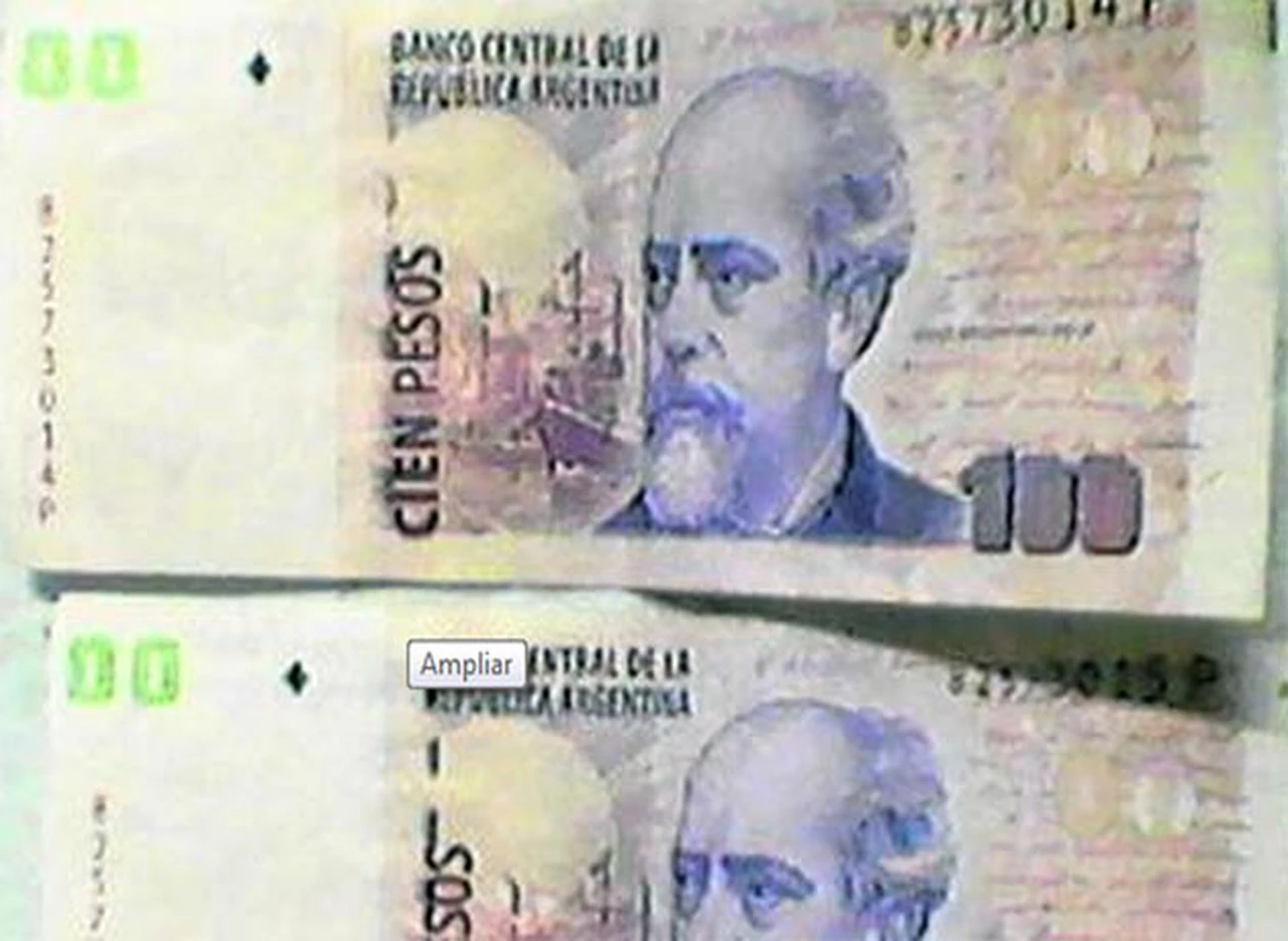 Insólito: el cajero automático del Banco Central entrega billetes falsos