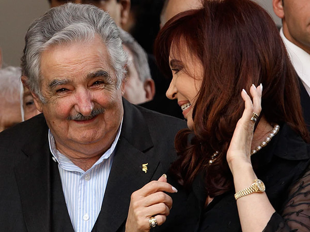 Cristina y Mujica acordaron "negociaciones reservadas" por el conflicto del canal Martí­n Garcí­a