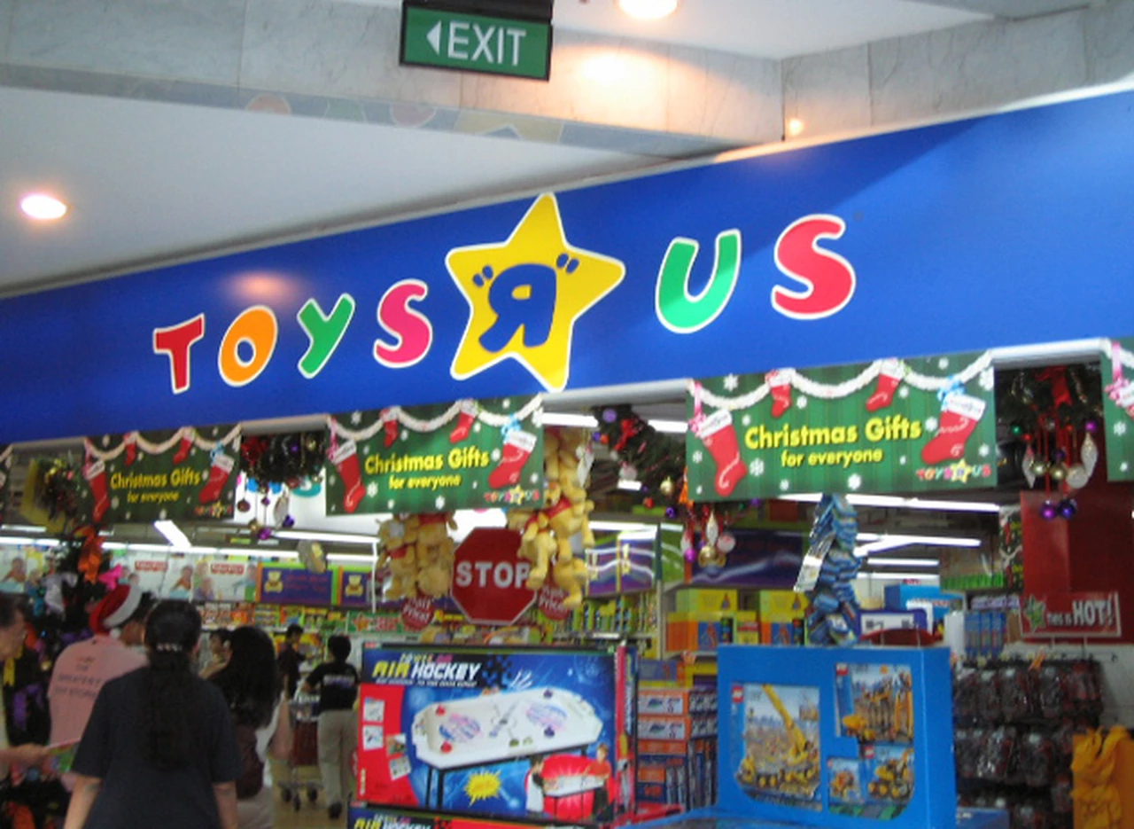 Toys R Us contratará a 45.000 empleados temporales antes de Navidad