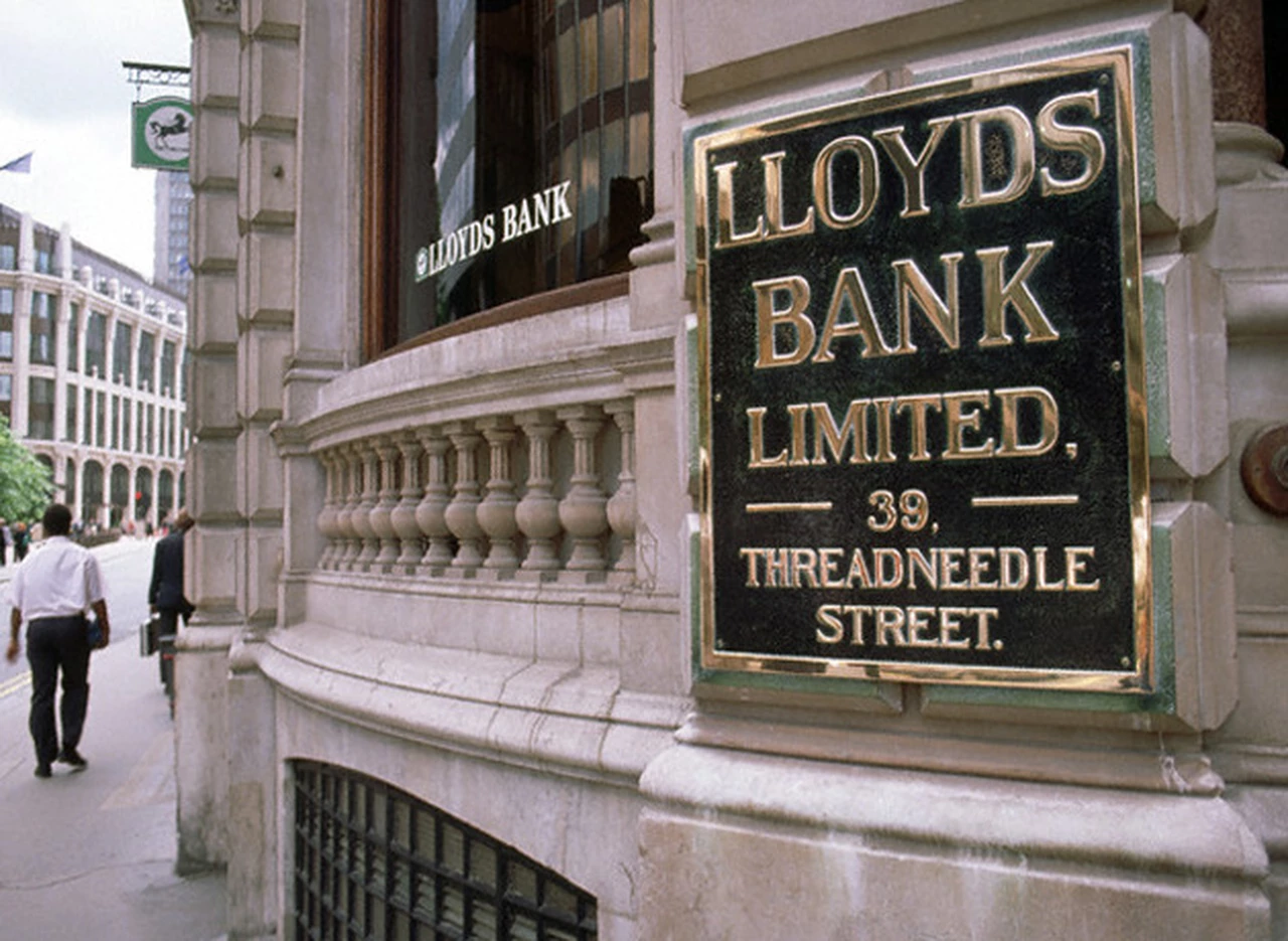 El banco británico Lloyds recortará otros 9.000 empleos en todo el mundo