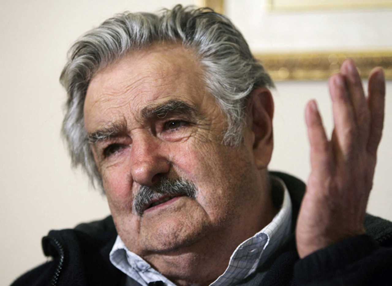 Mujica llamó por teléfono a la Presidenta y ella le dejó la "musiquita" de espera