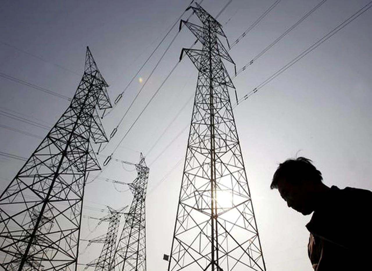 La mayor productora de energí­a del paí­s busca fondos para evitar su disolución