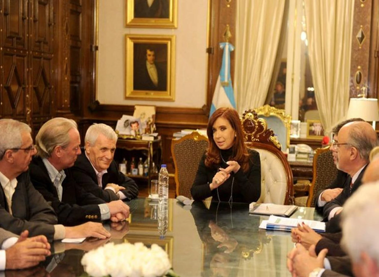 Cristina Kirchner se reúne con la CGT oficialista por las paritarias y las obras sociales