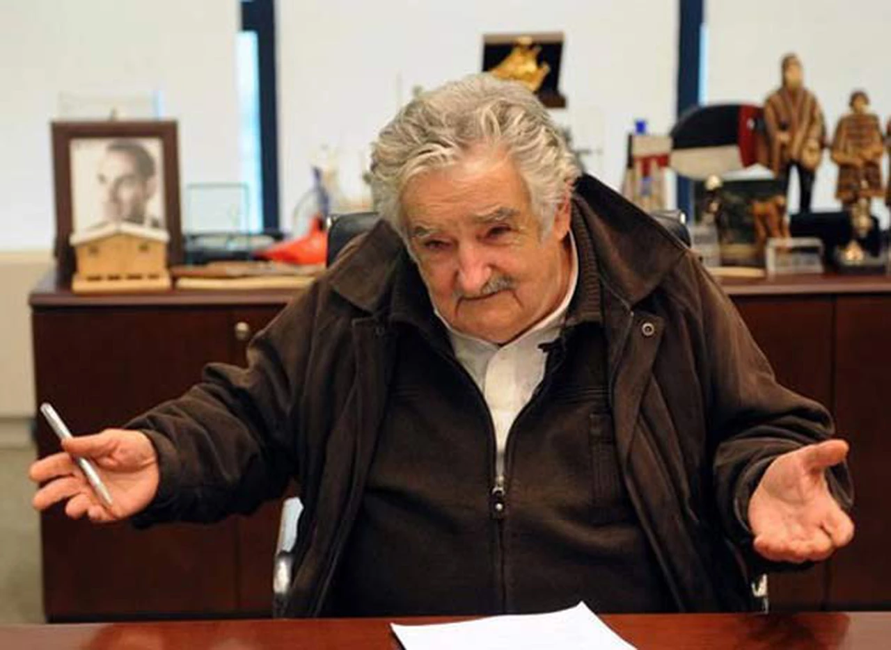 Mujica admitió que los maestros uruguayos "ganan poco", pero les aconsejó que "trabajen más"