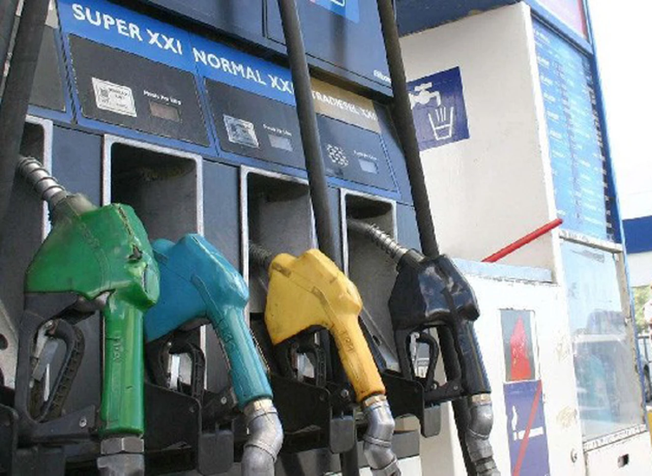 Los precios de las naftas de YPF aumentaron casi 30 por ciento en un año