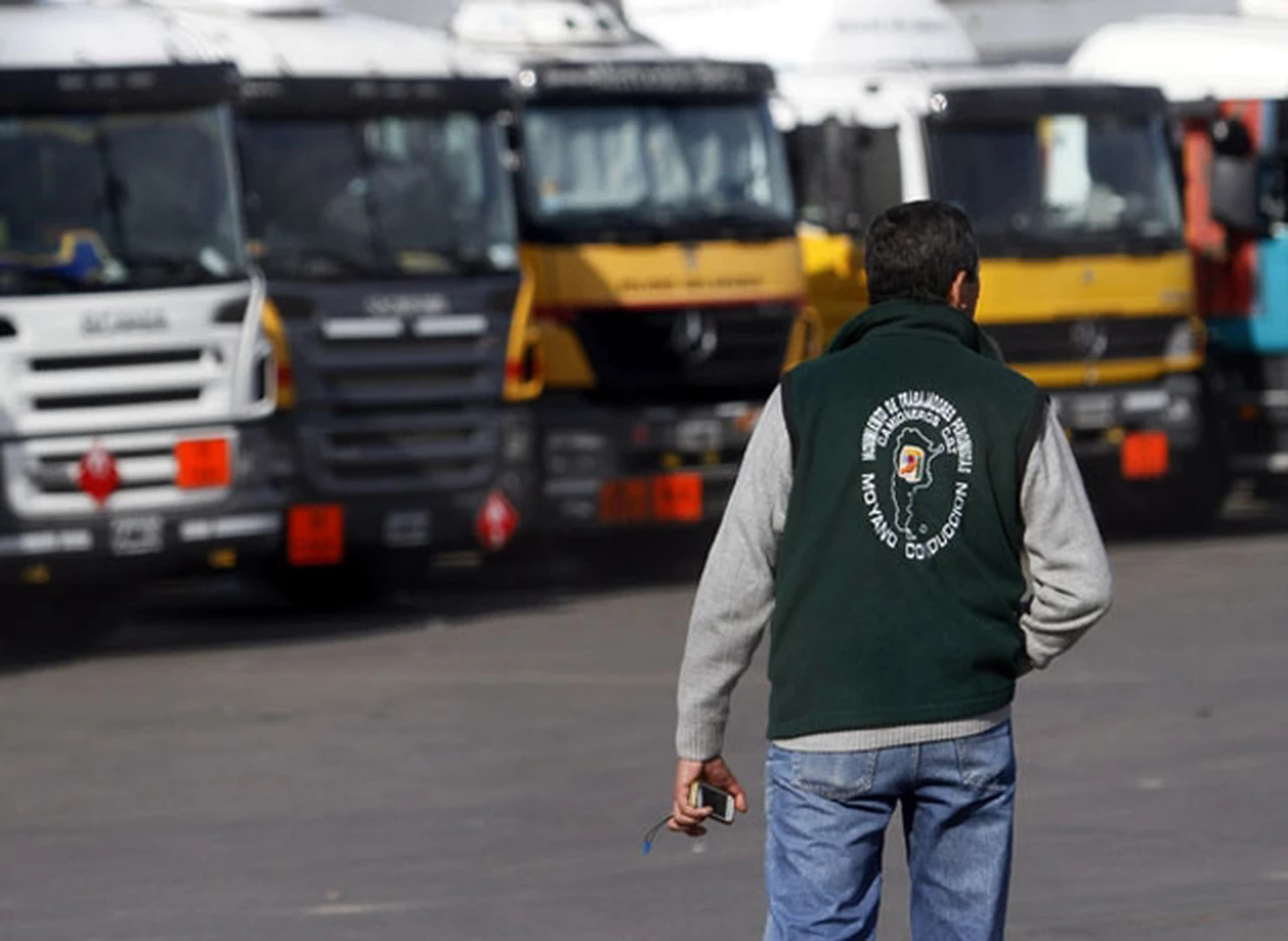 Peligra el abastecimiento de alimentos por el paro de camioneros en Femsa, Pepsi y Arcor