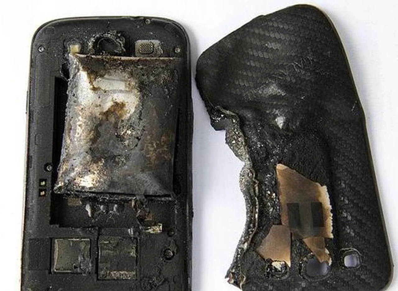 La explosión de un Galaxy S4, presunta causa del incendio de un departamento