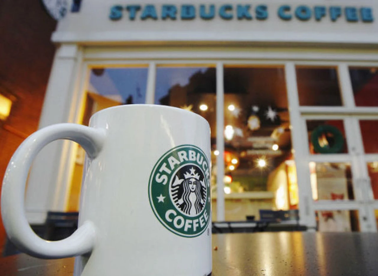Starbucks traslada su sede europea a Londres para "pagar más impuestos"