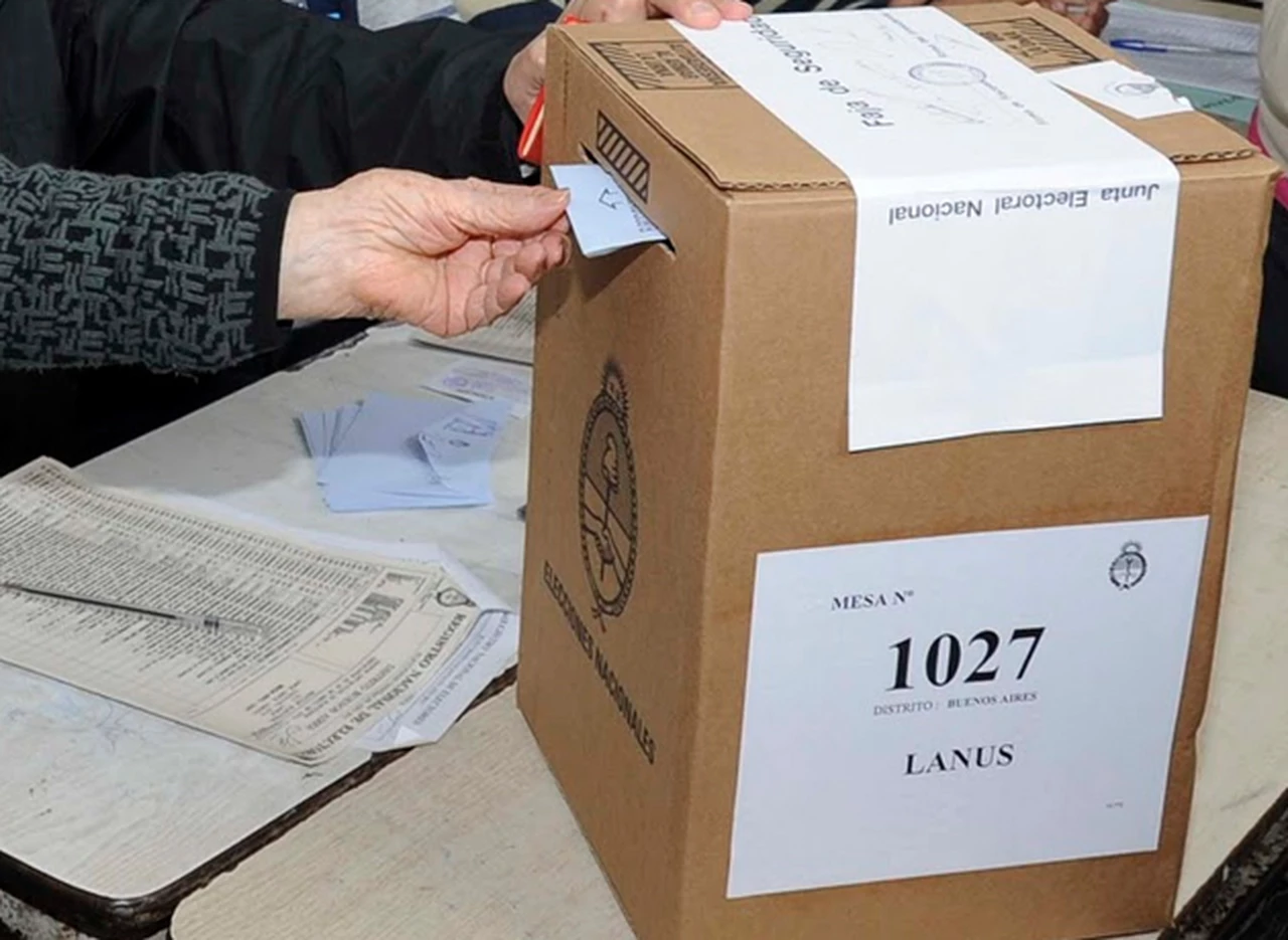 A diez meses de las primarias obligatorias, el oficialismo prepara otra reforma a la ley electoral