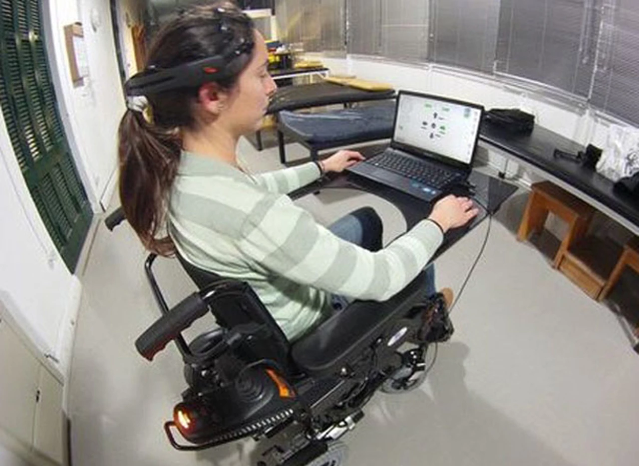 Diseñan en Rosario una silla de ruedas que se mueve con el pensamiento