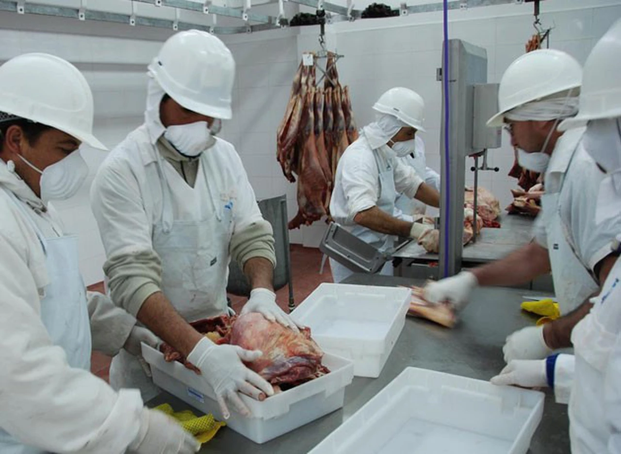 El sector de la carne ya despidió a 1.500 personas en lo que va del año