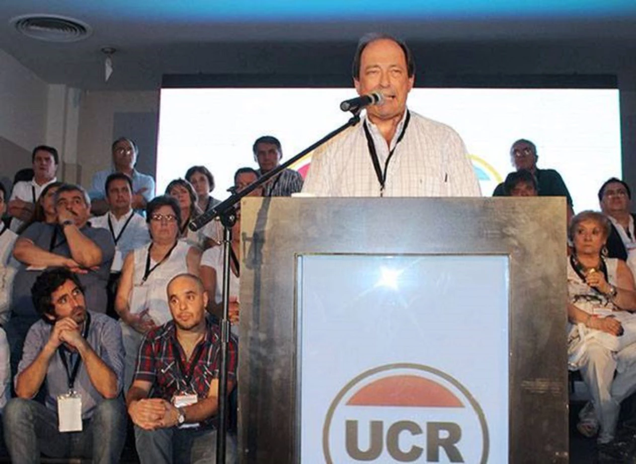 Sanz asumió en la UCR y dejó ver su aspiración presidencial para 2015