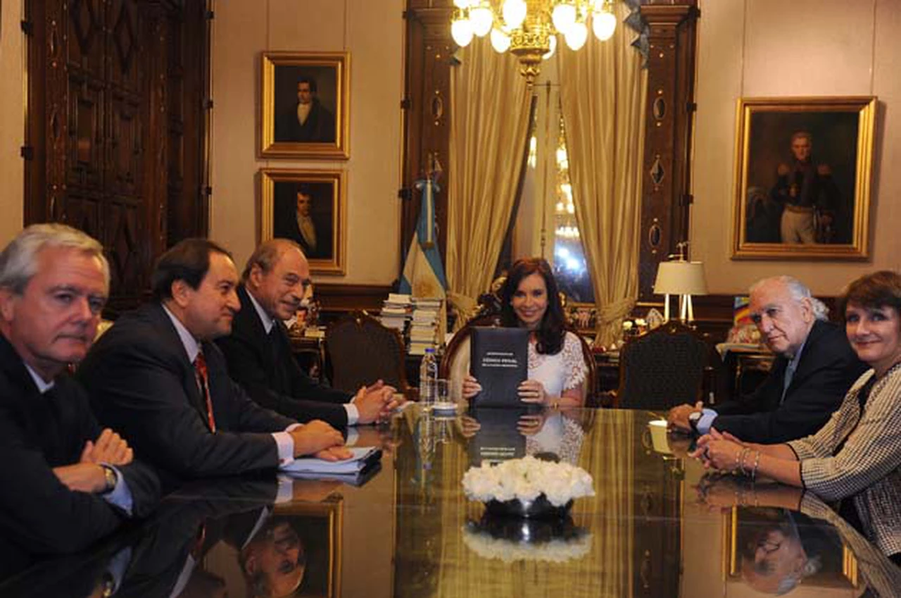 La presidenta Cristina Kirchner recibió el proyecto de reforma del Código Penal