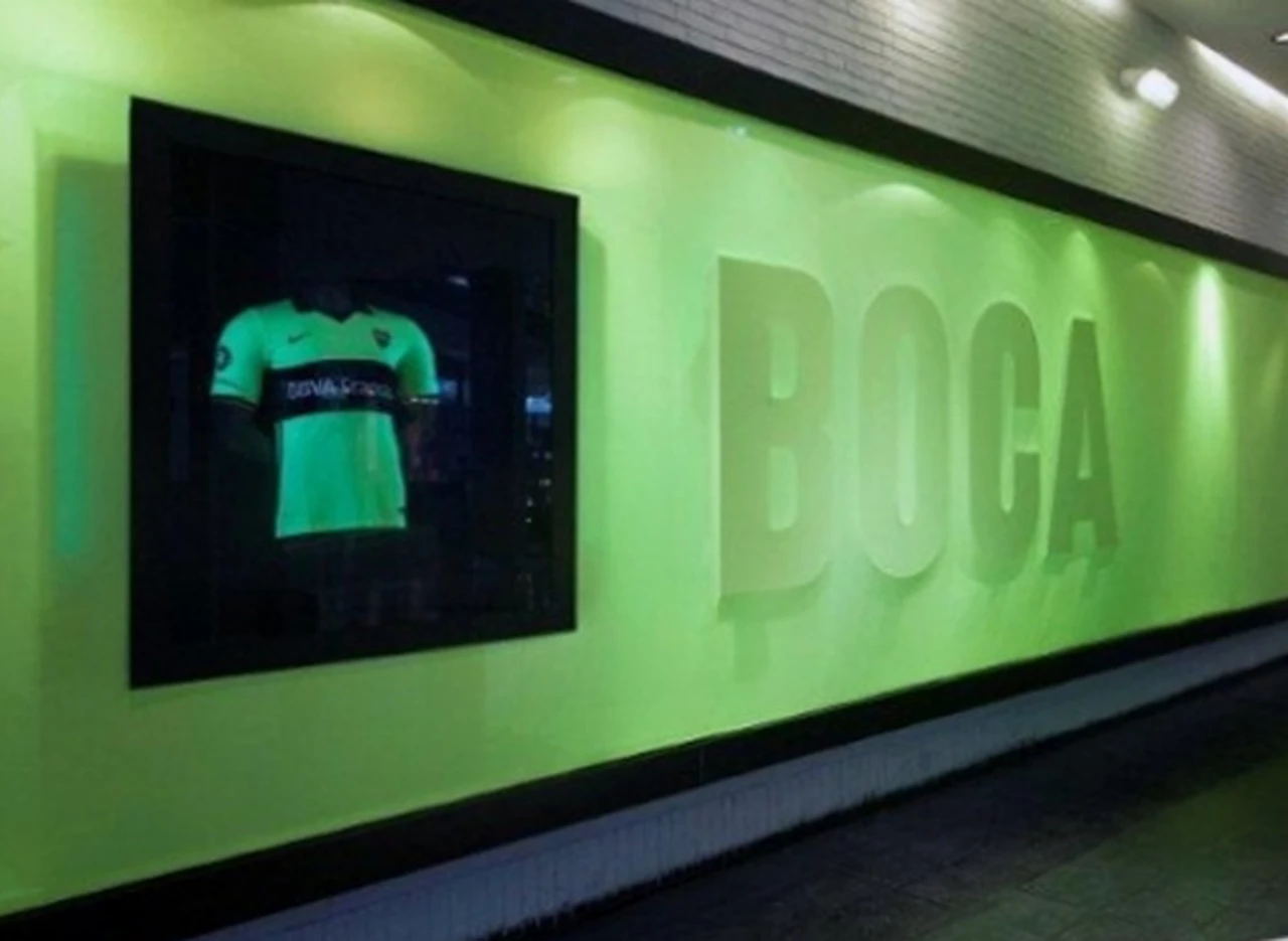 Se presentó oficialmente la nueva camiseta flúor de Boca