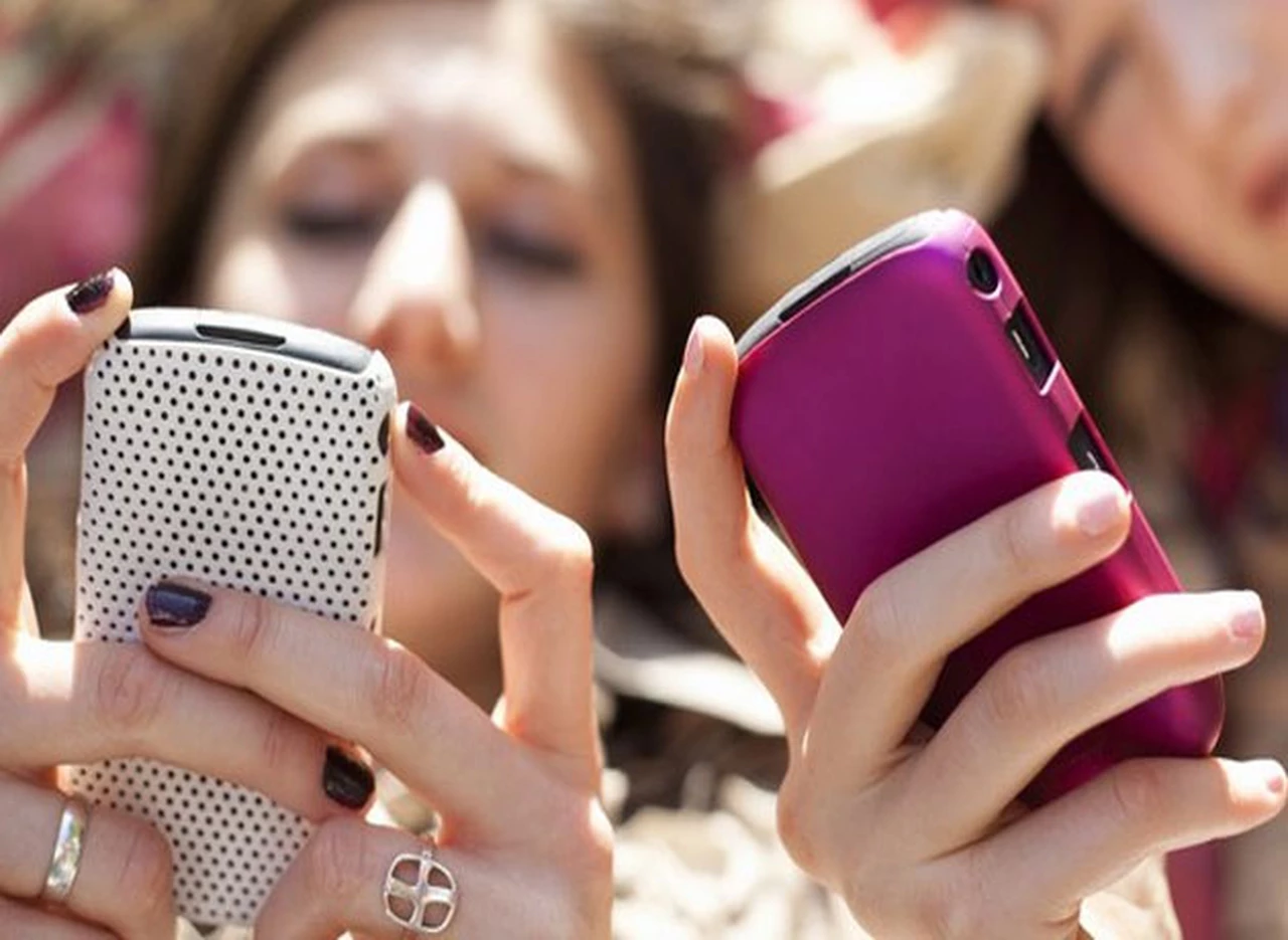 Multarán a las compañí­as de celulares por no cumplir con los planes "cuidados"