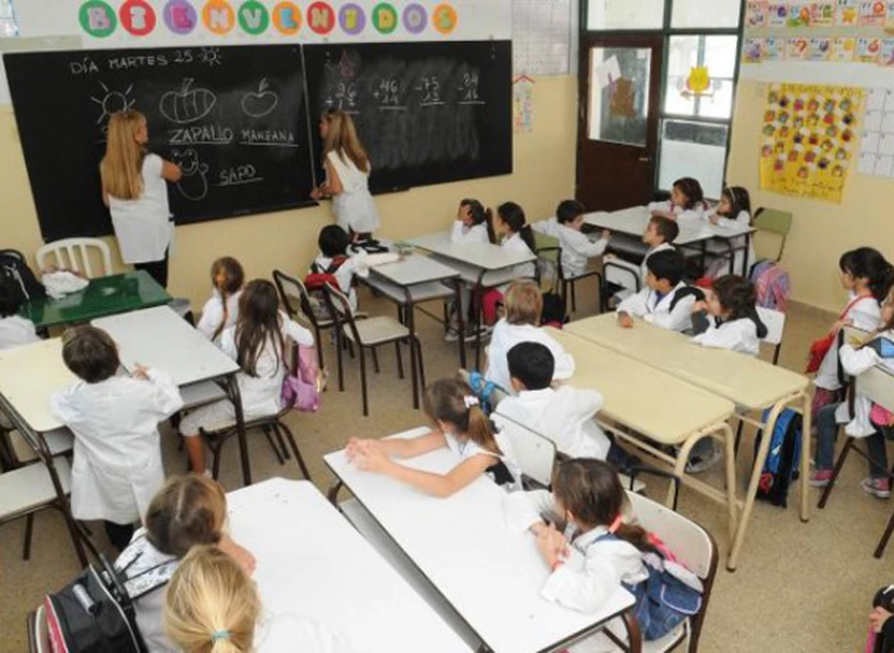Según los docentes, la propuesta salarial de Vidal "fue peor" que la anterior