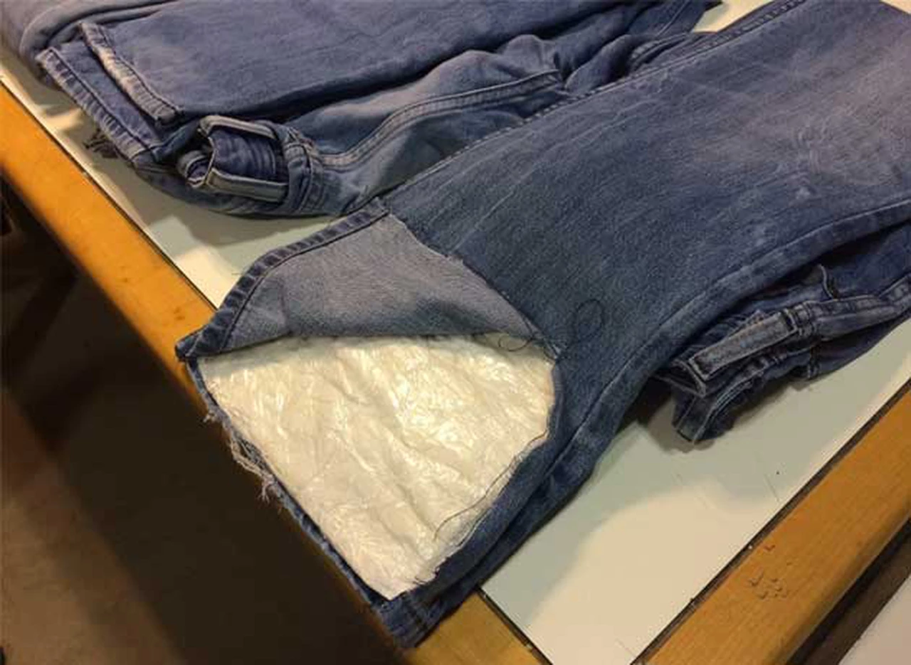 La AFIP detectó 4 kilos de cocaí­na escondido en los pantalones de un español
