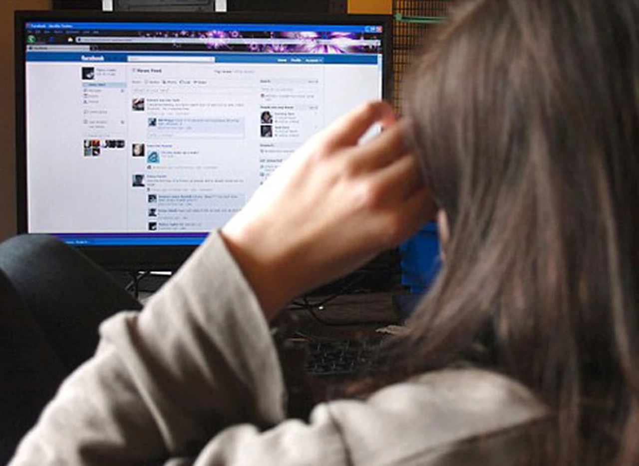 La Corte Suprema consideró que espiar conversaciones ajenas en Facebook es un delito federal