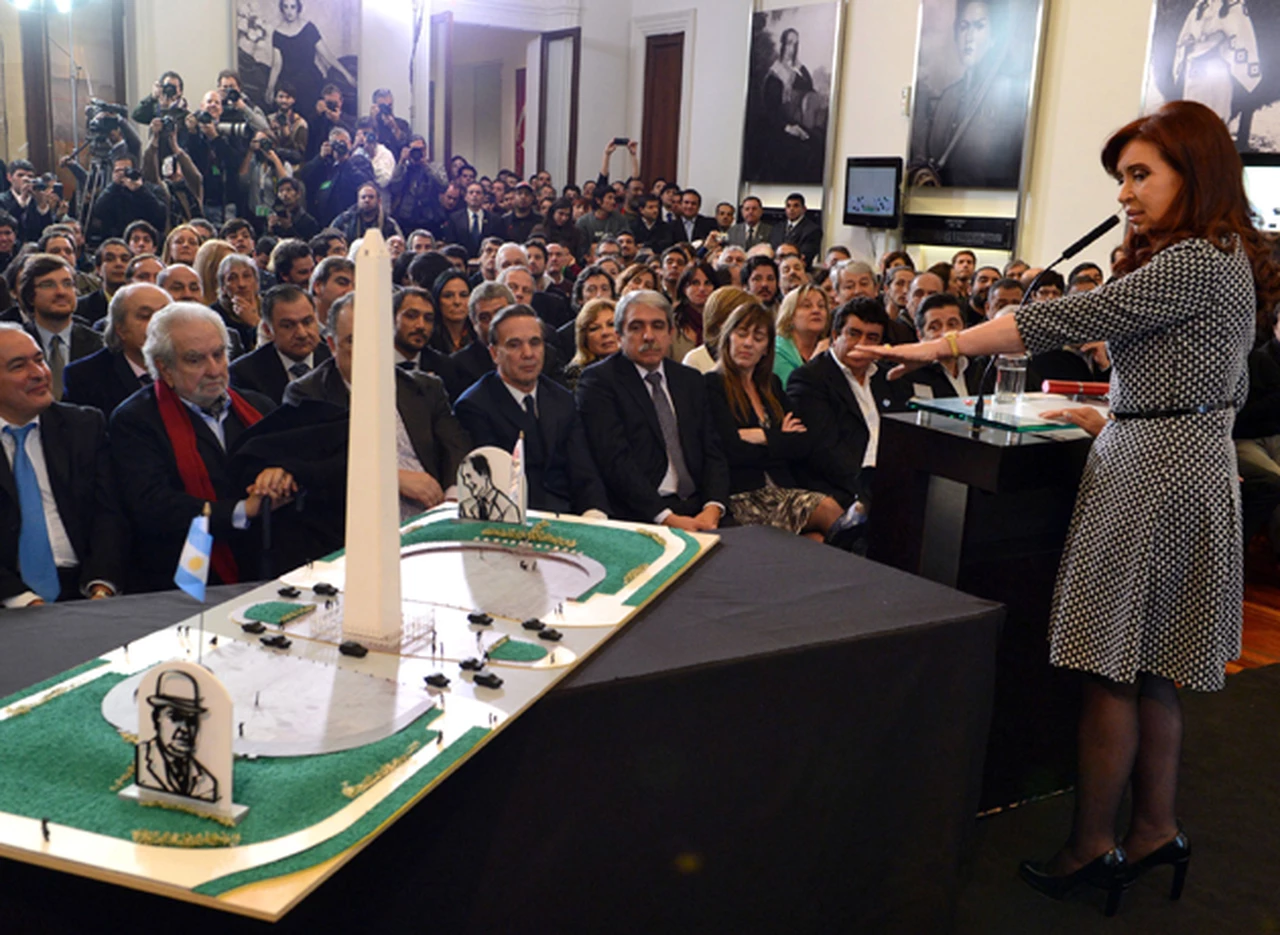 Macri no aceptará las esculturas de Perón e Yrigoyen que Cristina quiere instalar en el Obelisco