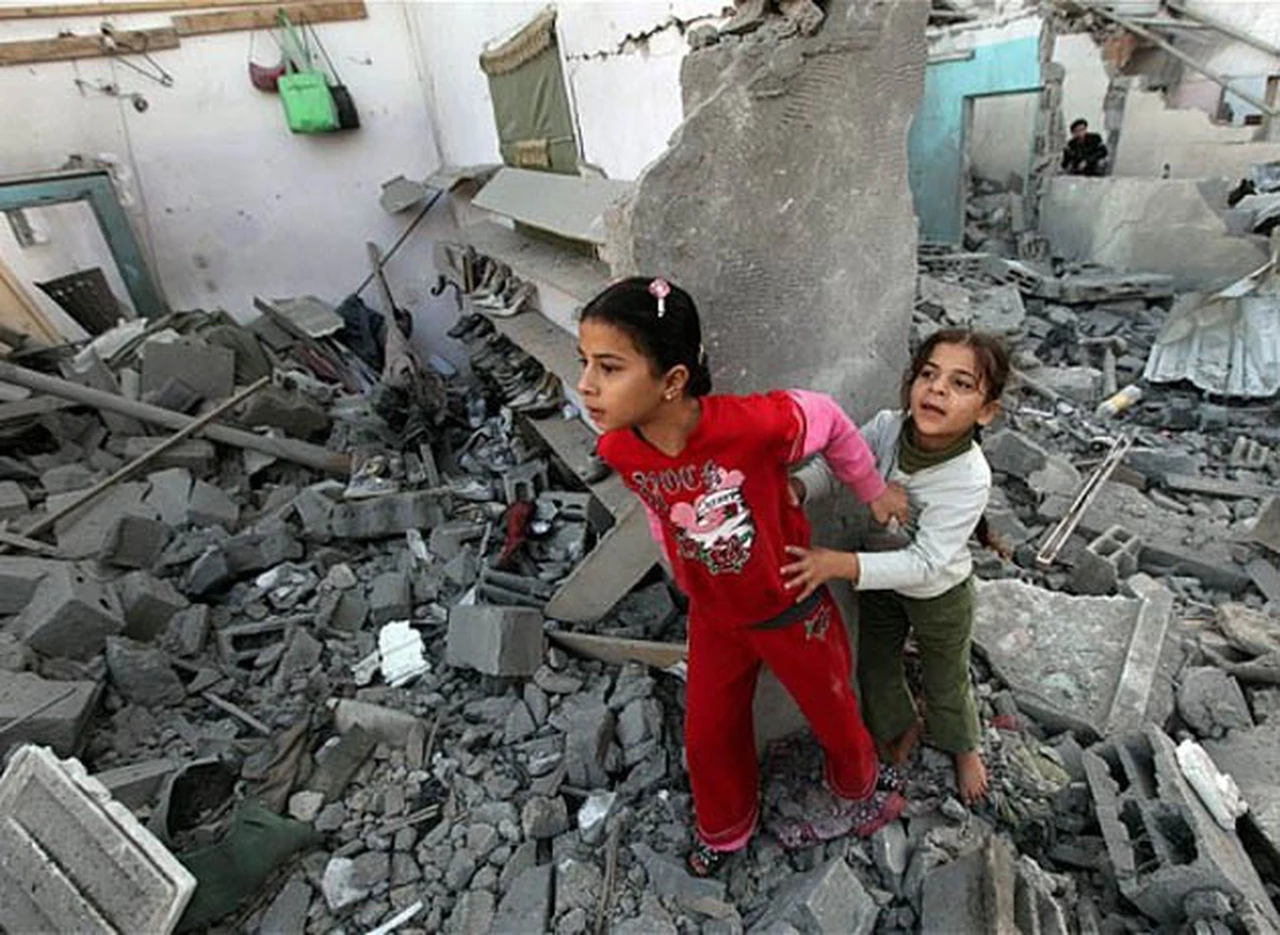 Israel bombardeó una escuela de la ONU y oficinas de la prensa internacional en Gaza