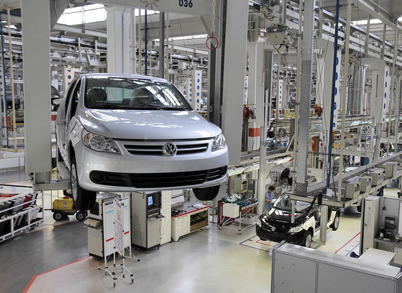 Mientras suspende personal en Argentina, Volkswagen evalúa inversiones en Brasil