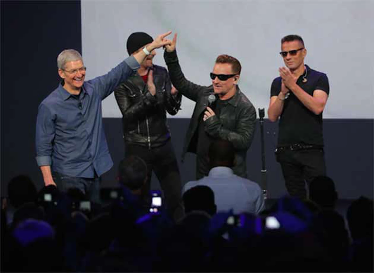 U2 publica un nuevo álbum en la tienda digital de Apple
