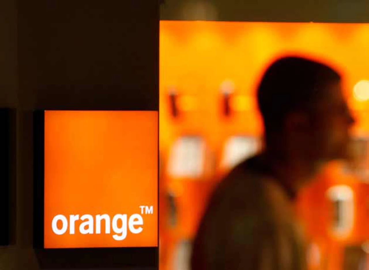 Orange lanza oferta en efectivo por Jazztel por 3.400 millones de euros