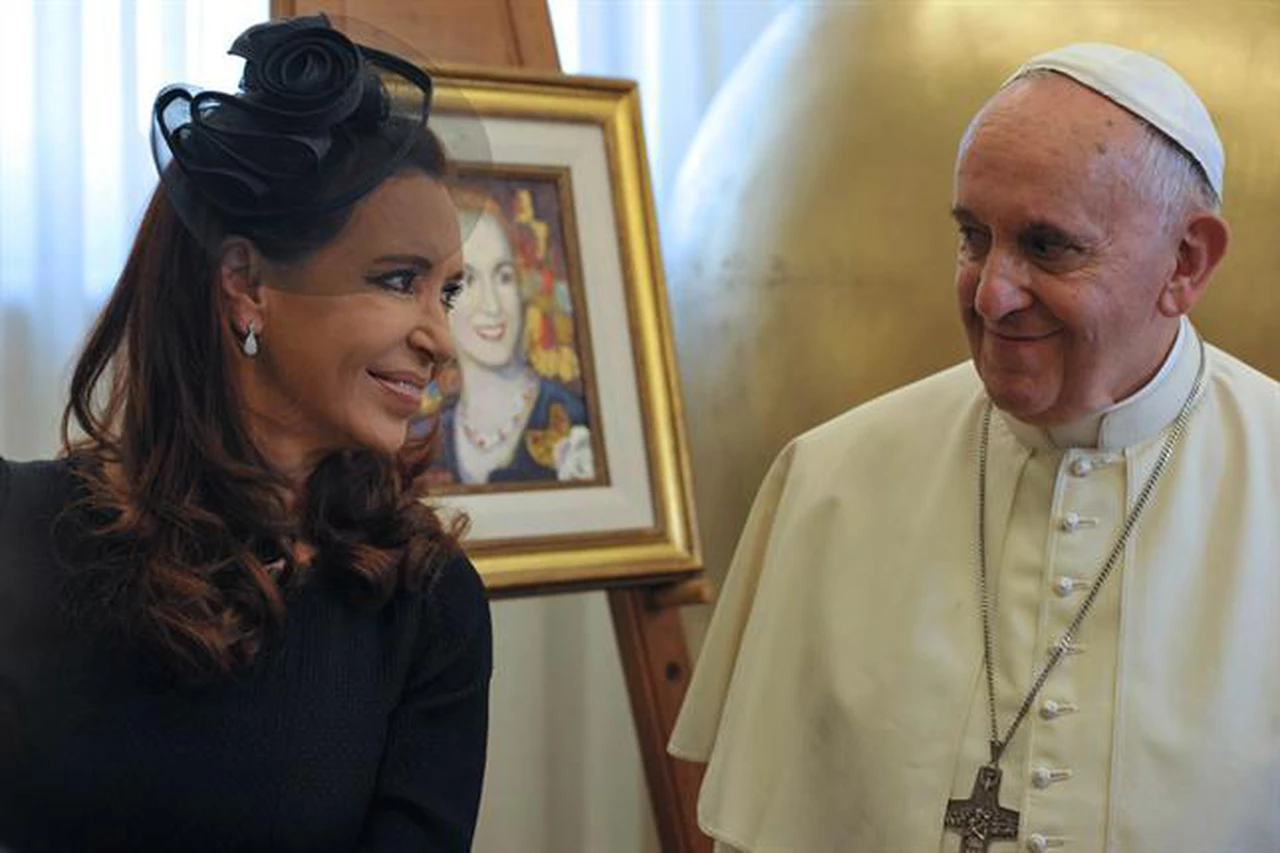 Cristina le llevó regalitos al Papa y dijo que no está preocupado por la gobernabilidad de la Argentina
