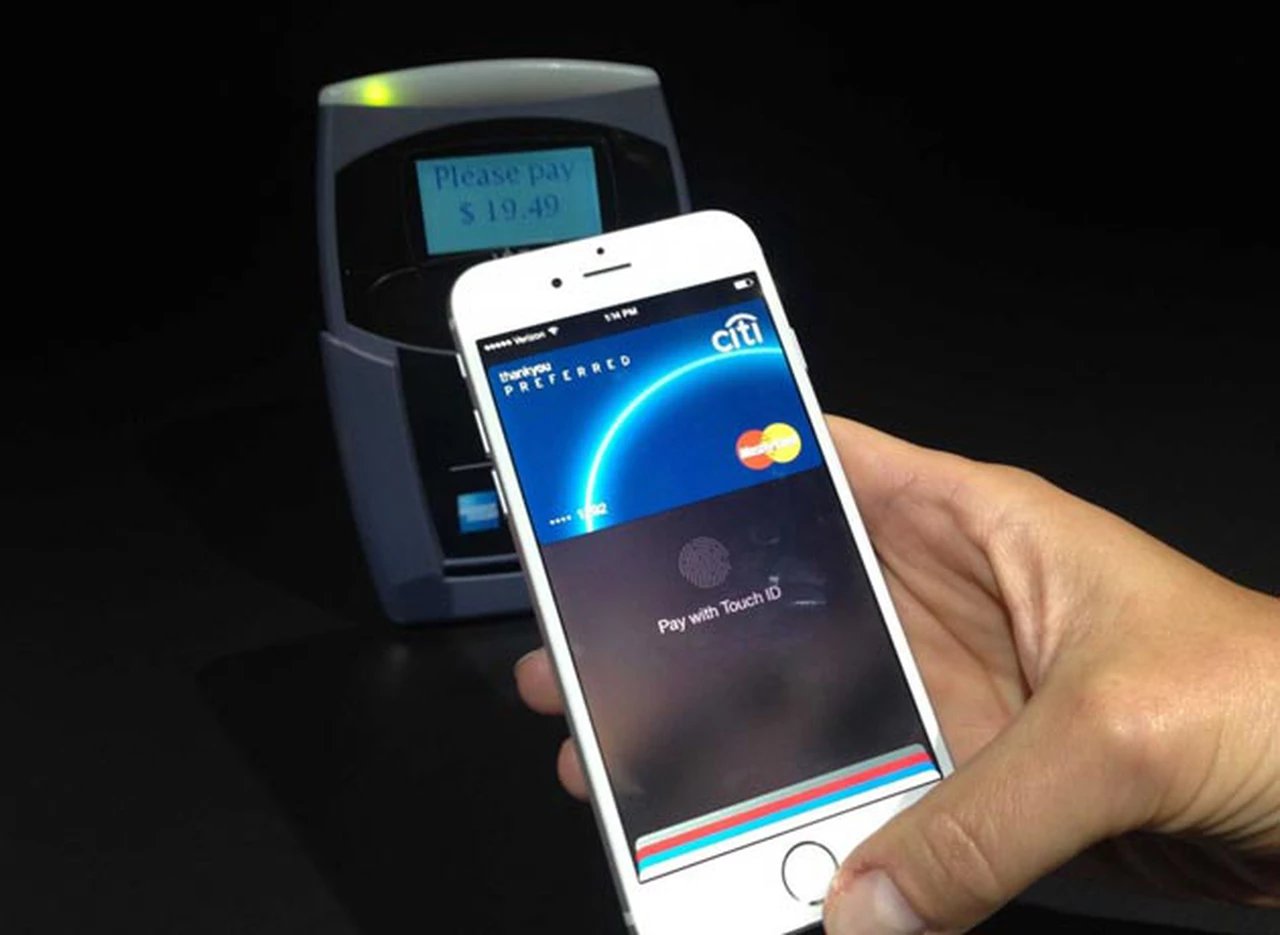 Nuevos bancos se suben al sistema de pagos electrónicos Apple Pay