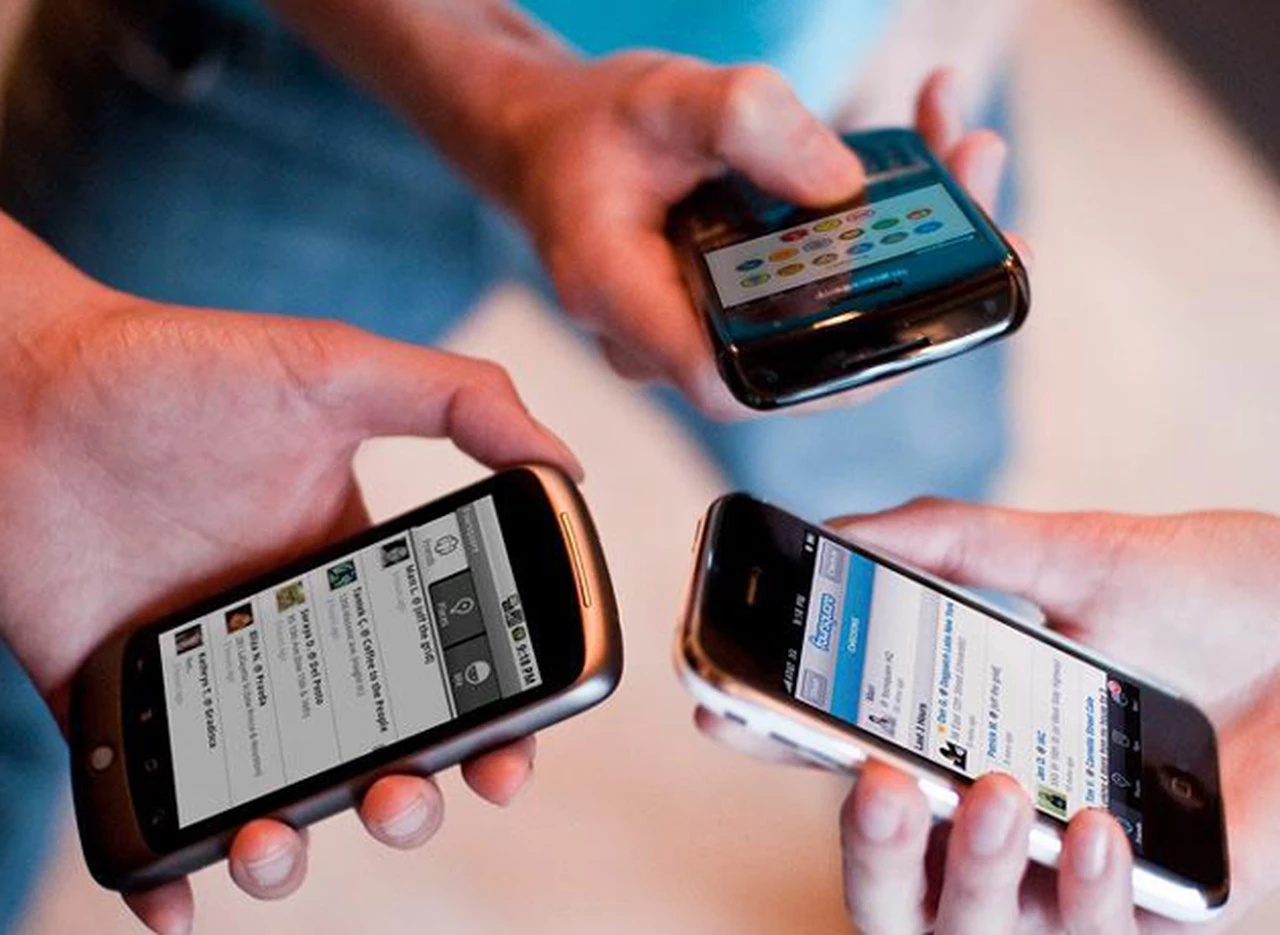 Consumidores califican al nuevo aumento en tarifas de celulares como una "falta de respeto"