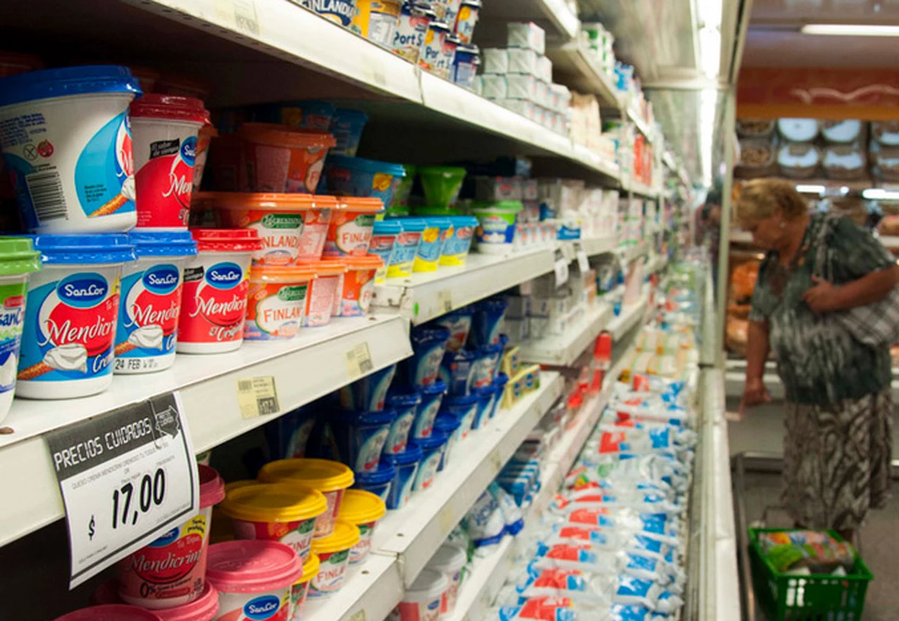 Se acentuó la caí­da del consumo en supermercados, hipermercados y comercios