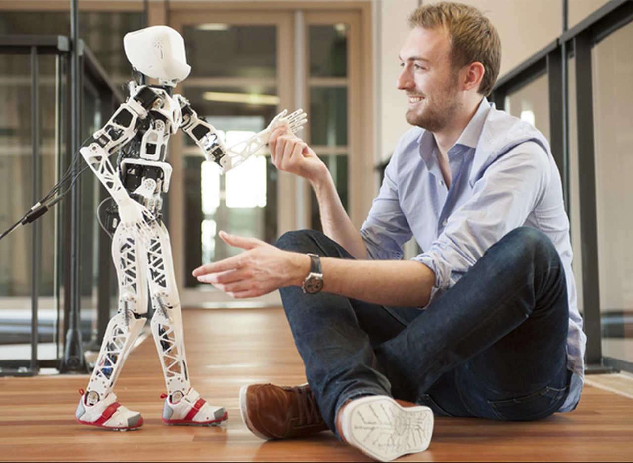 Poppy, un androide que busca expandir las experiencias de la robótica