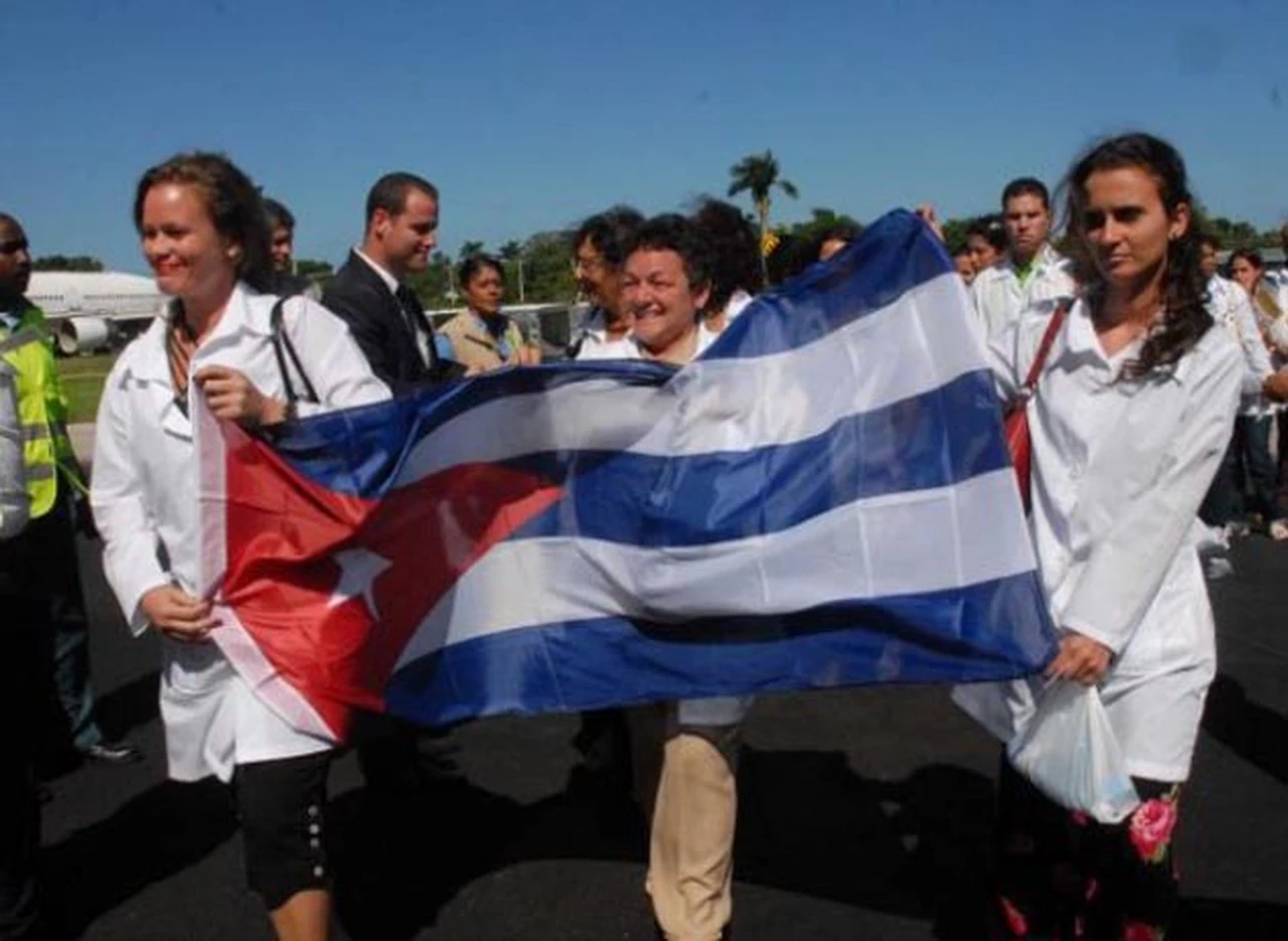 La Pampa pagará al menos $36.000 a médicos cubanos para atender en el interior de la provincia