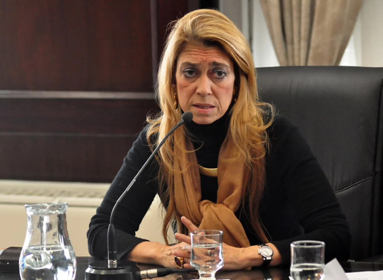 Escracharon a la ministra Débora Giorgi y la trataron de "chorra"