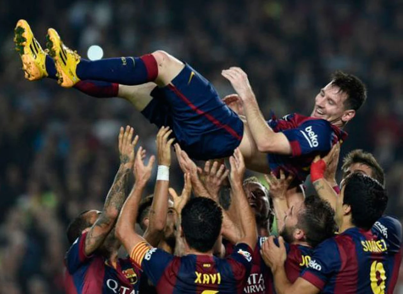 Messi llegó a los 400 goles en partidos oficiales y sigue haciendo historia en el Barcelona