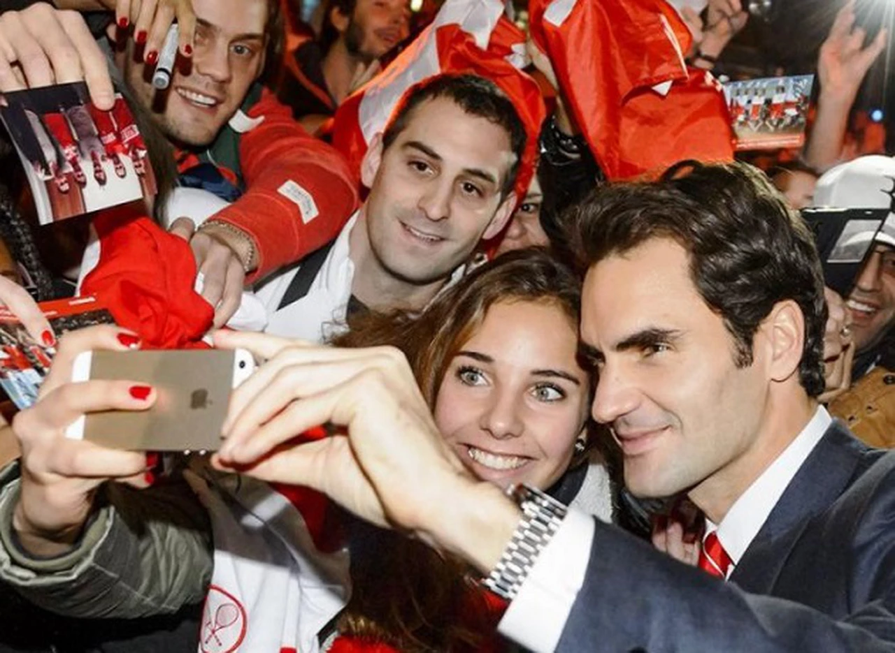 Más de 10.000 personas recibieron a Federer en Suiza tras conquistar la Copa Davis