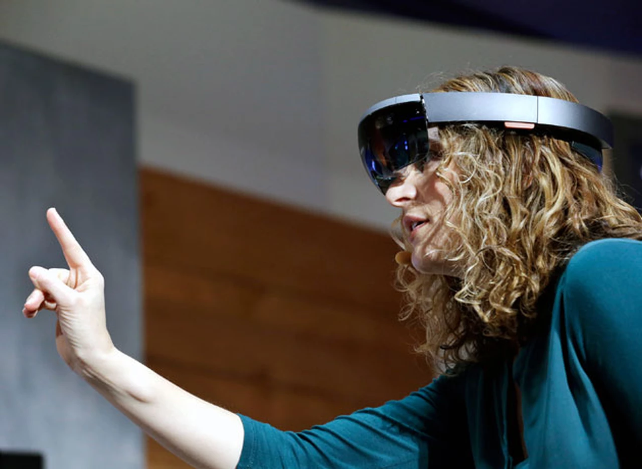Microsoft presentó sus lentes holográficos y de realidad aumentada