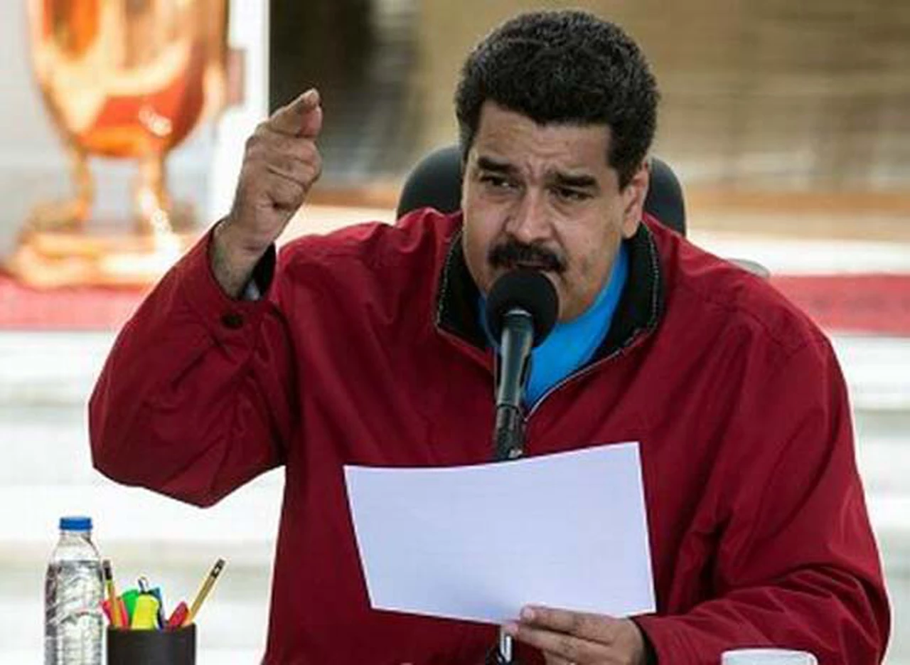 Maduro es autorizado a gobernar por decreto frente a "amenaza" de EE.UU.