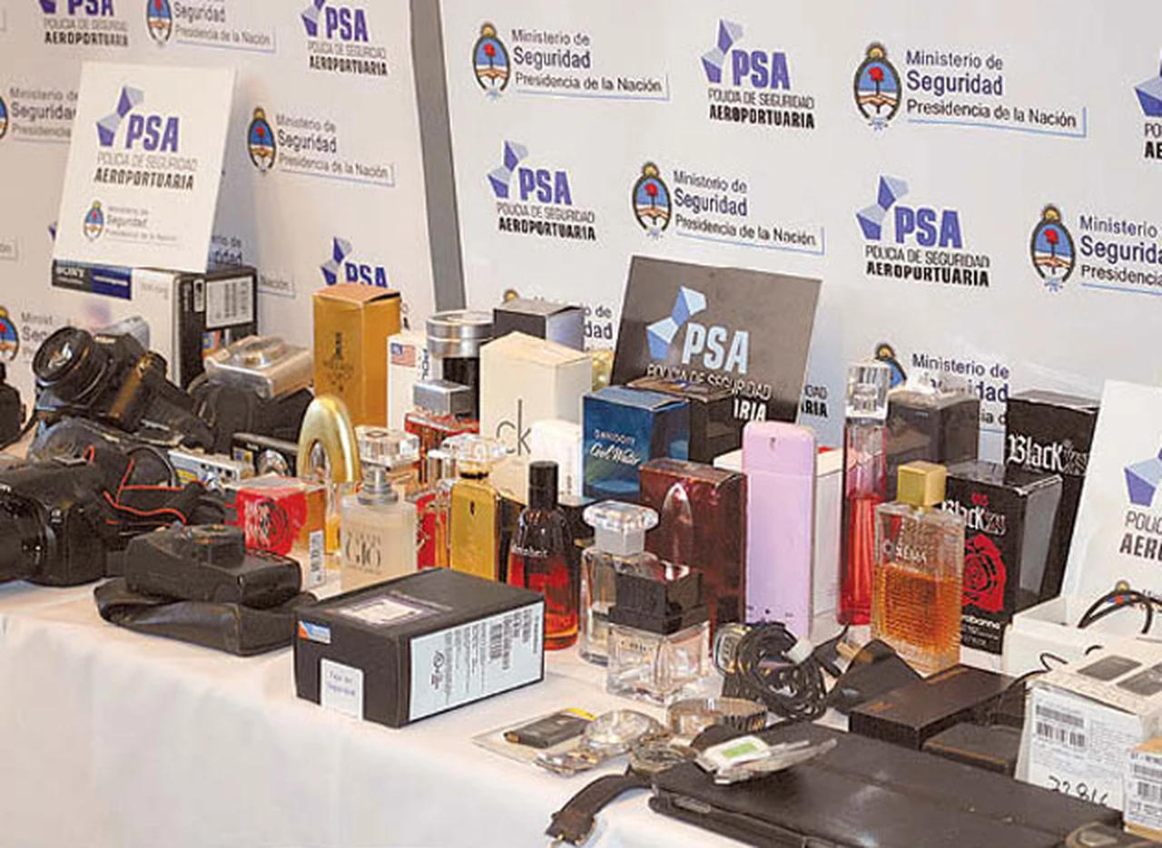 La banda de "Abrevalijas" robó en Aeroparque objetos por más de medio millón de pesos