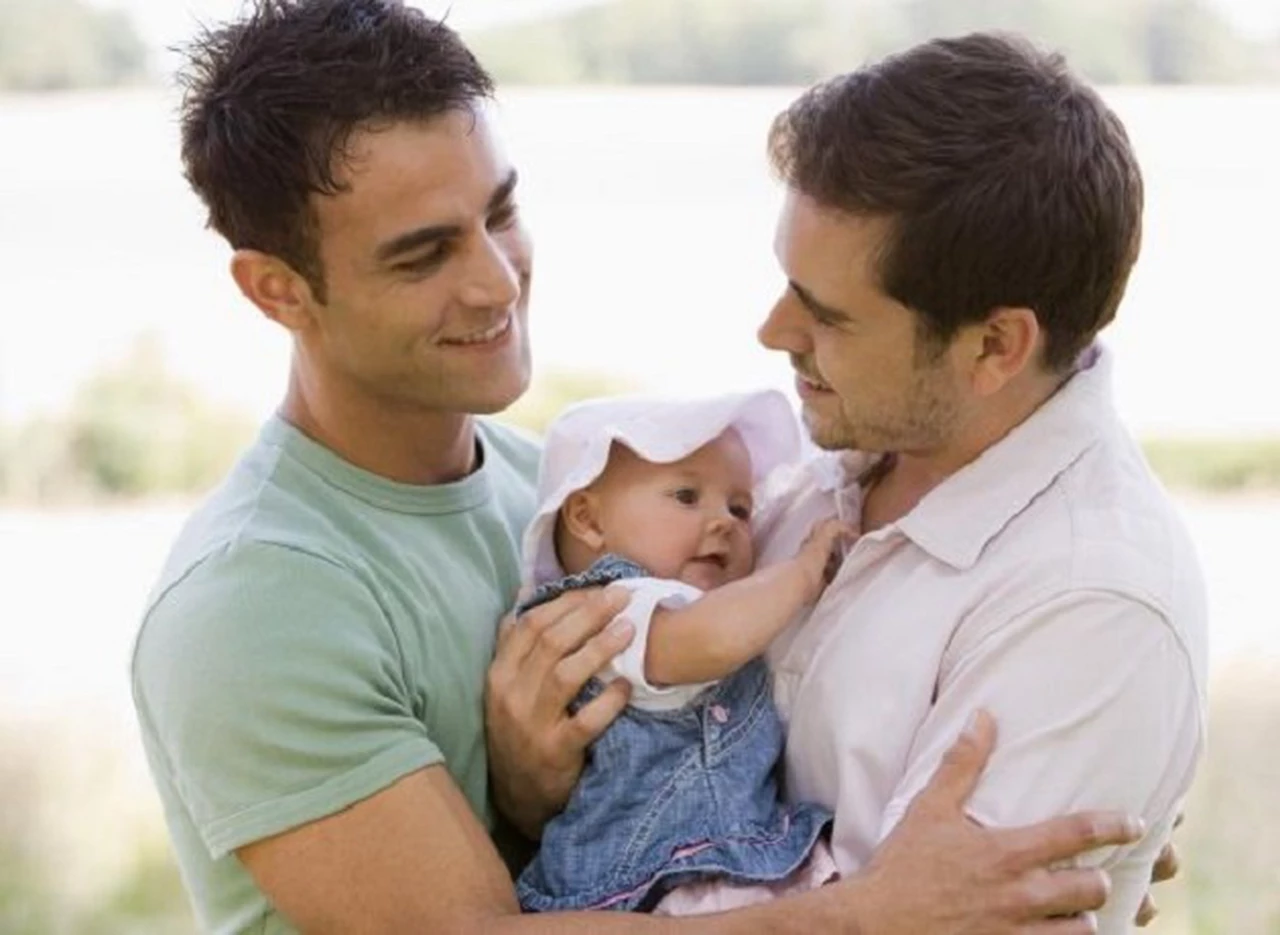 Aseguran que los padres del mismo sexo podrán tener hijos biológicos