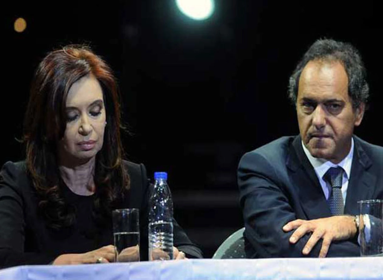 Scioli, "incombustible": la estrategia del candidato "oficialista" que siempre es ninguneado por Cristina
