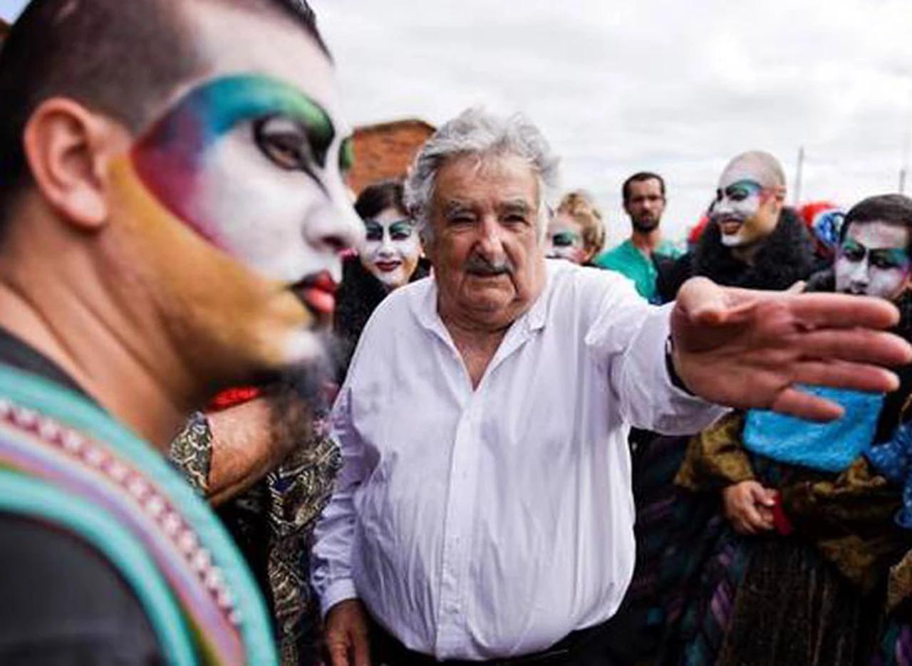Inauguran una escuela agrí­cola en la chacra de José "Pepe" Mujica