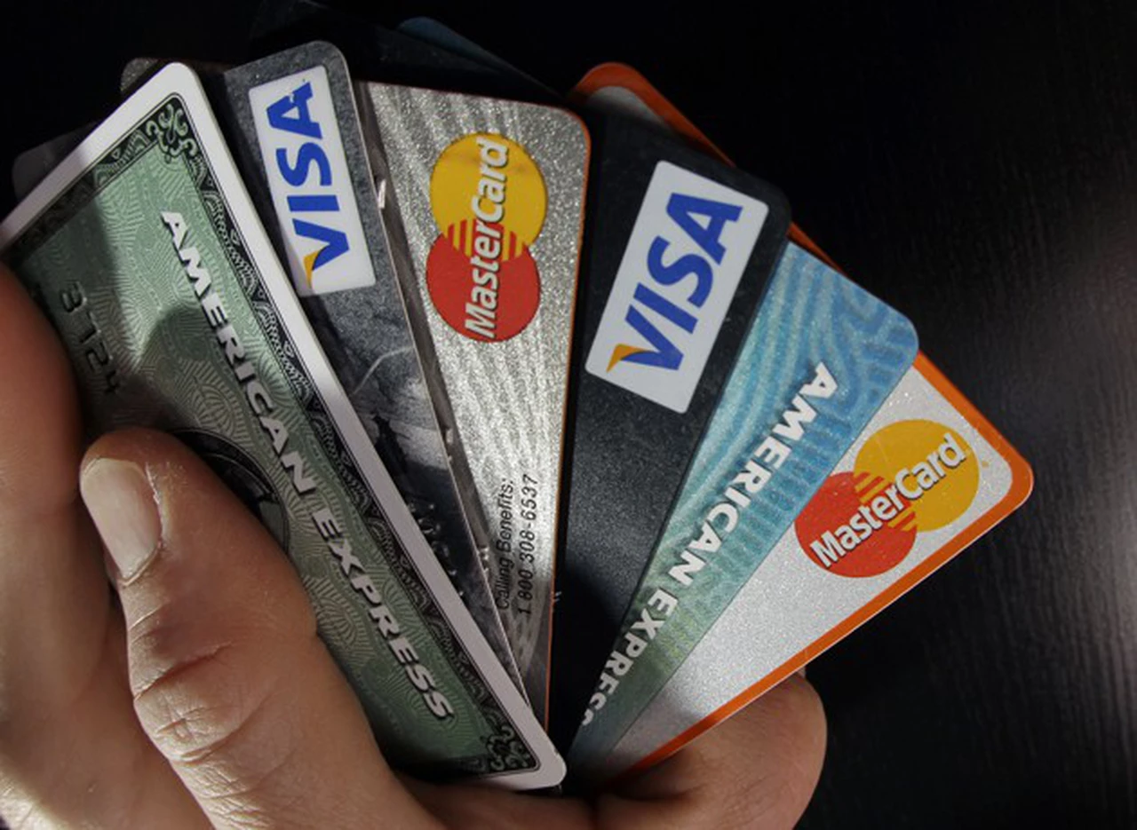 Quejas por las altas comisiones de las tarjetas de crédito y débito