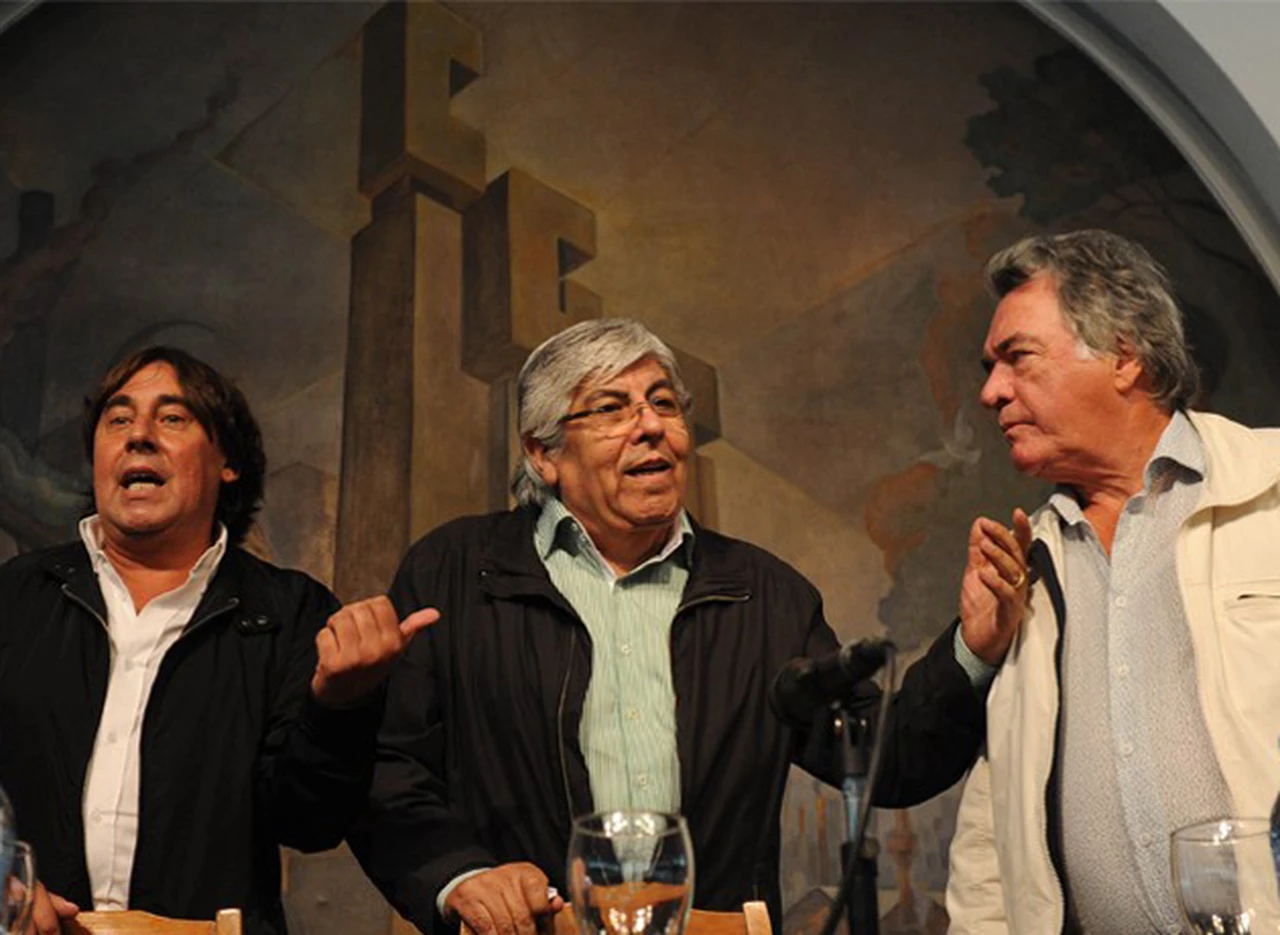 Moyano y Micheli presionan a los gremios para enfrentar a Macri