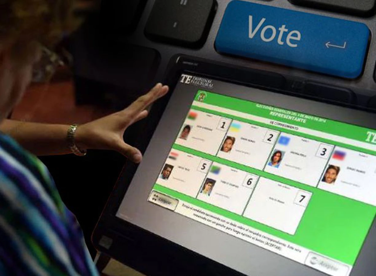 Ciudadanos "digitales": ¿cómo funciona el voto por Internet y a través de un smartphone?