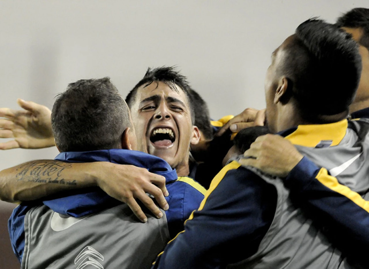 Boca le ganó a Lanús y lidera el torneo Superclásico junto a River 