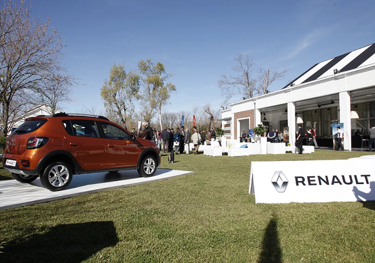 Renault lanzó en el paí­s los nuevos Sandero, Stepway y Duster y mantiene los precios