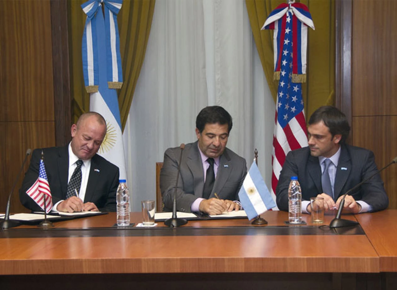 Argentina y EE.UU. firman convenio para detectar drogas, armas y quí­micos